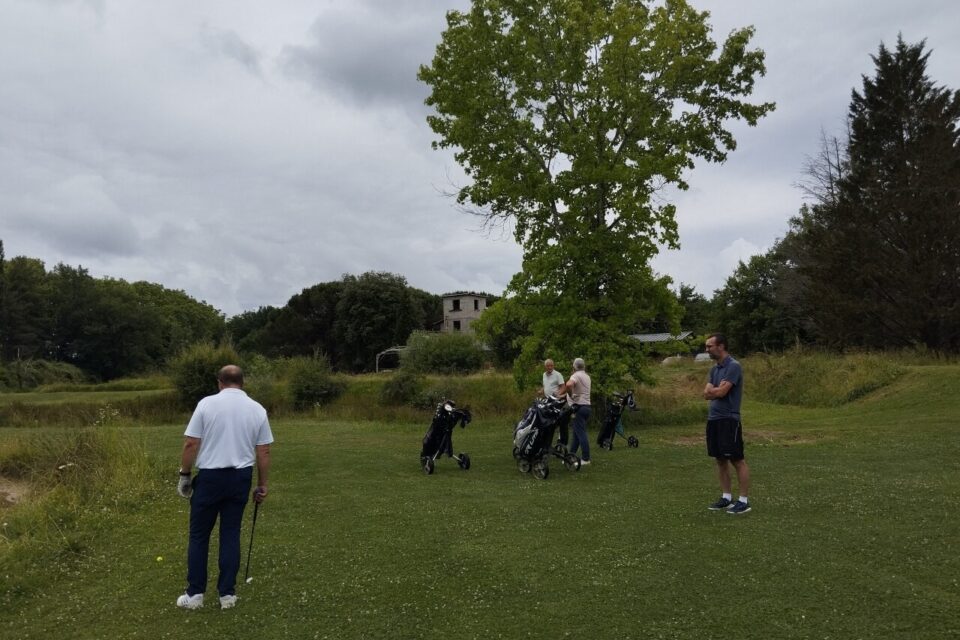 En pleine partie sur le terrain de golf des Charmilles